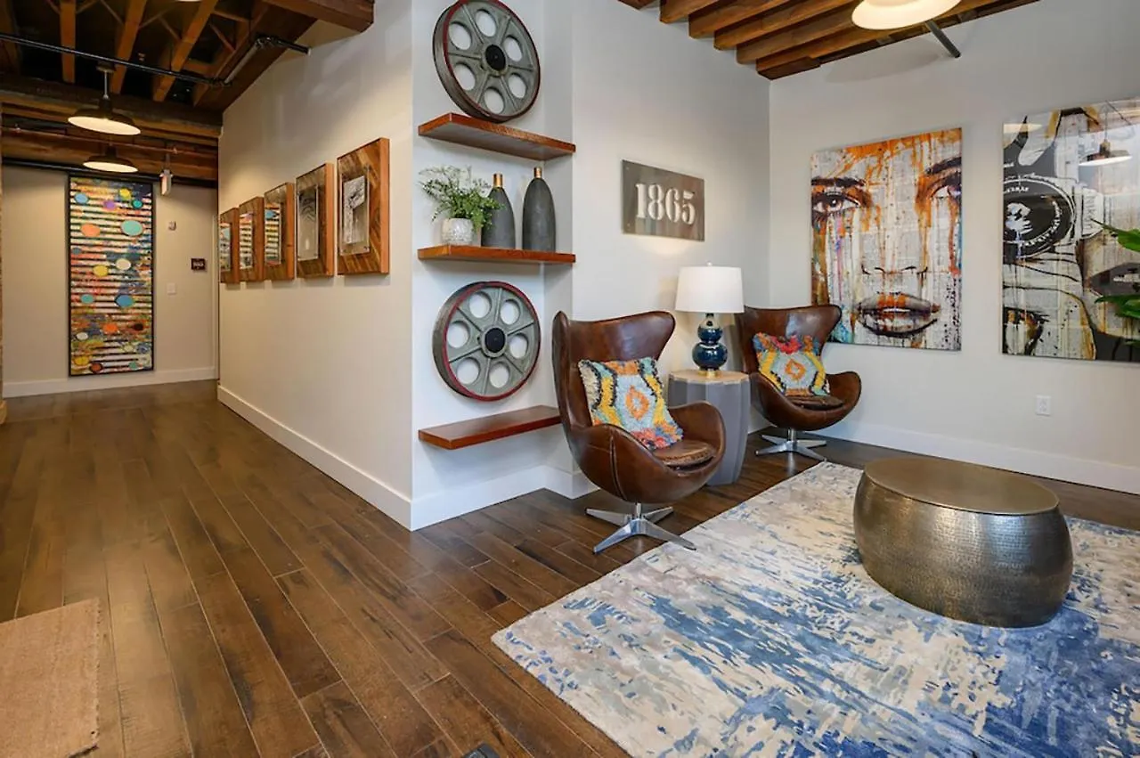 Villa One-Of-A-Kind! Roll Up Garage Door-Pool, Speakeasy à Nashville Hébergement de vacances
