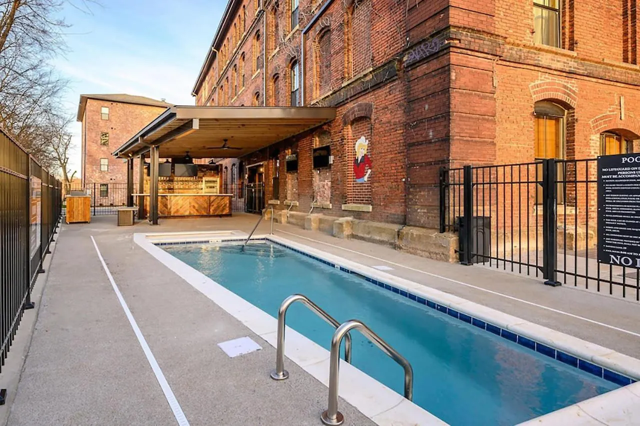 Villa One-Of-A-Kind! Roll Up Garage Door-Pool, Speakeasy à Nashville Hébergement de vacances