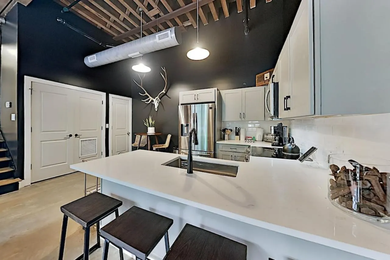Villa One-Of-A-Kind! Roll Up Garage Door-Pool, Speakeasy à Nashville 0*,  États-Unis