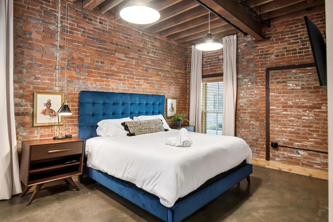 Villa One-Of-A-Kind! Roll Up Garage Door-Pool, Speakeasy à Nashville