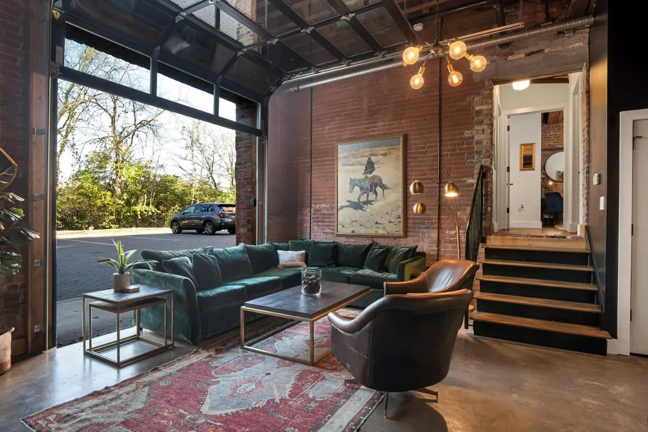 Villa One-Of-A-Kind! Roll Up Garage Door-Pool, Speakeasy à Nashville États-Unis