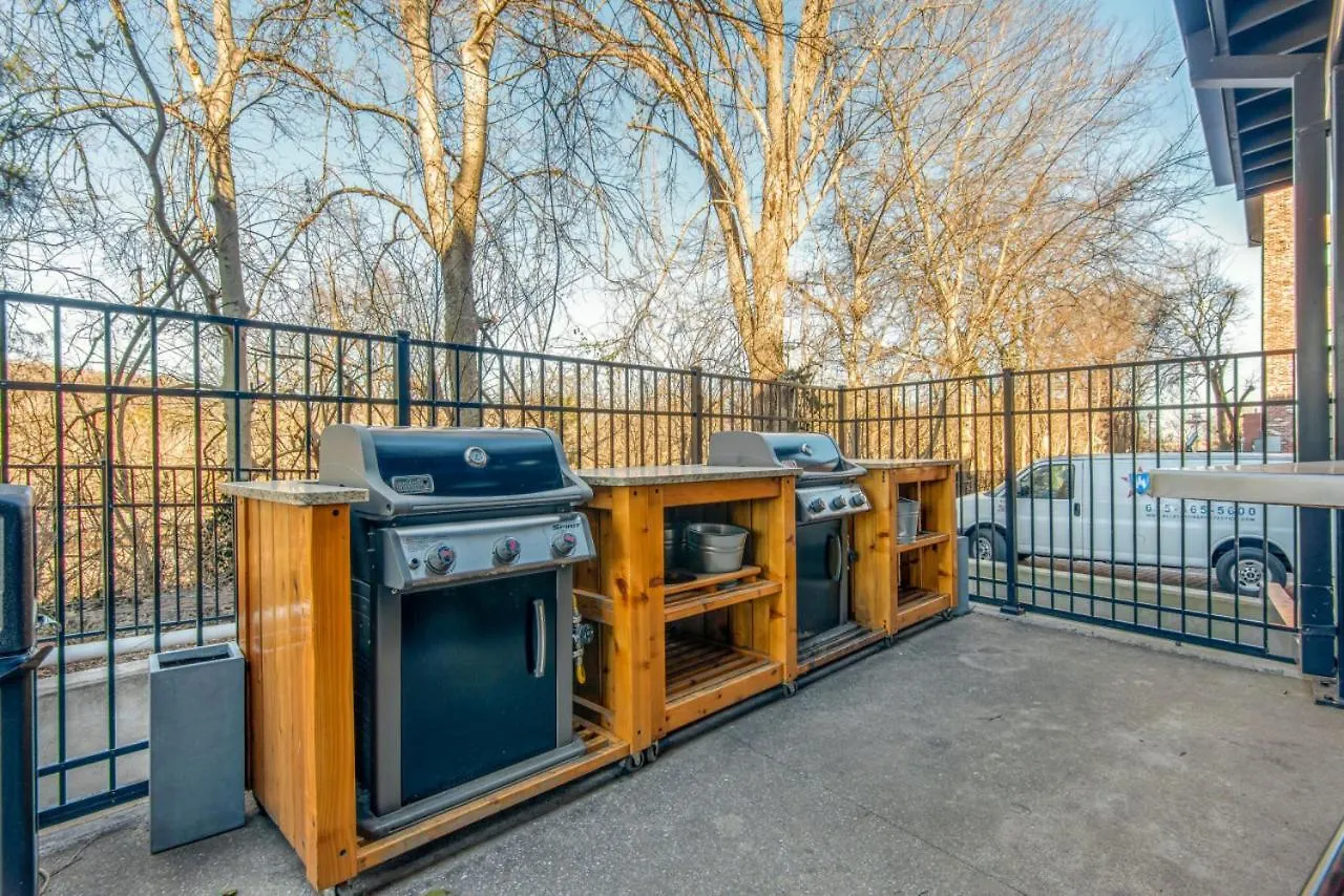Villa One-Of-A-Kind! Roll Up Garage Door-Pool, Speakeasy à Nashville 0*,  États-Unis